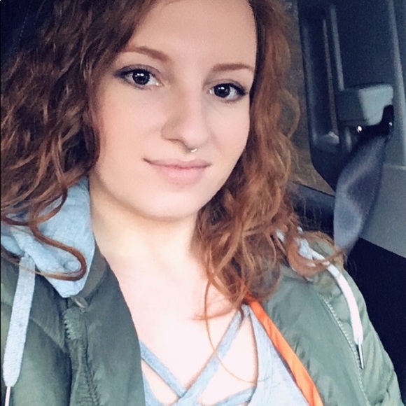 Meet your Posher, Brit-tany - Picture 3 of 4